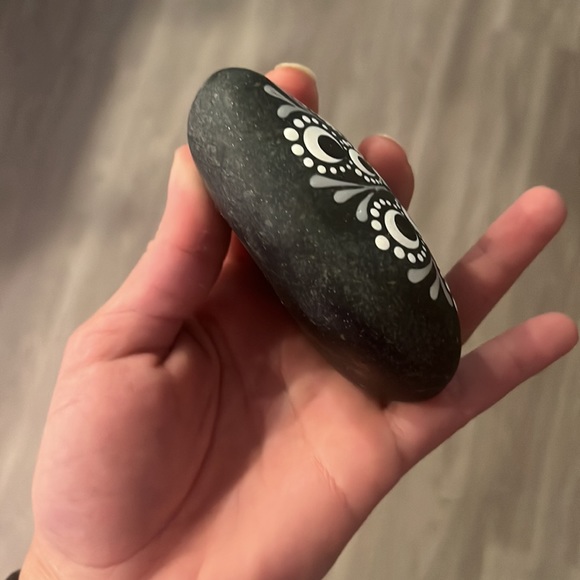 Custom painted rock - Picture 2 of 3